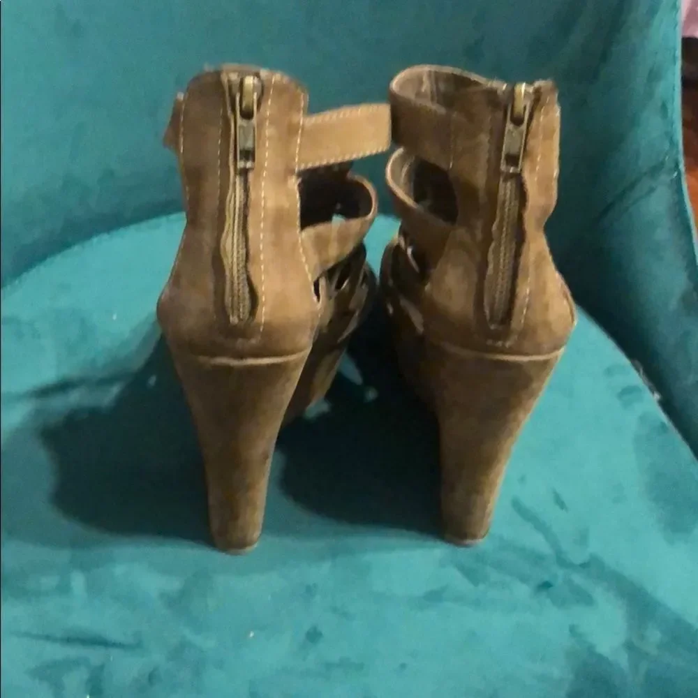 MLE Suede Brown Wedge Sandal Good Condition Size 8